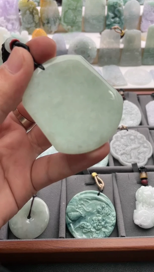 【闪购商品】翡翠颈饰未镶嵌..../2/13/ 133