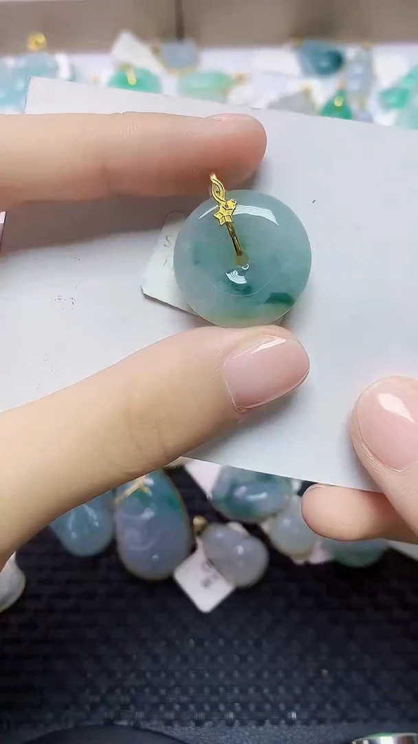 翡翠18K金镶嵌颈饰45345345345