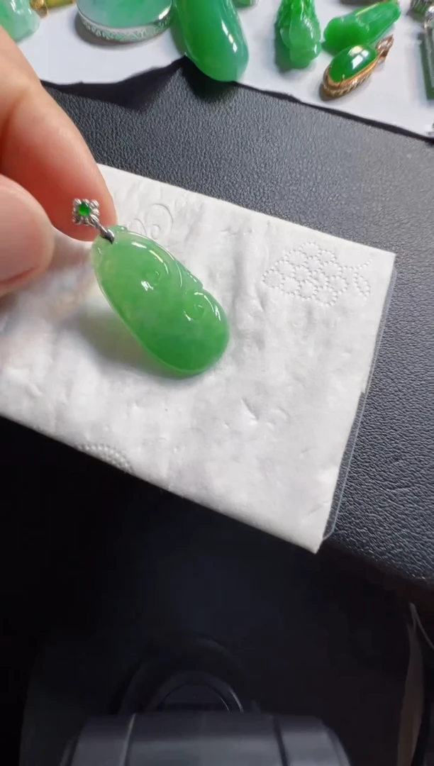 吊坠(不含链)18K金镶嵌翡翠980