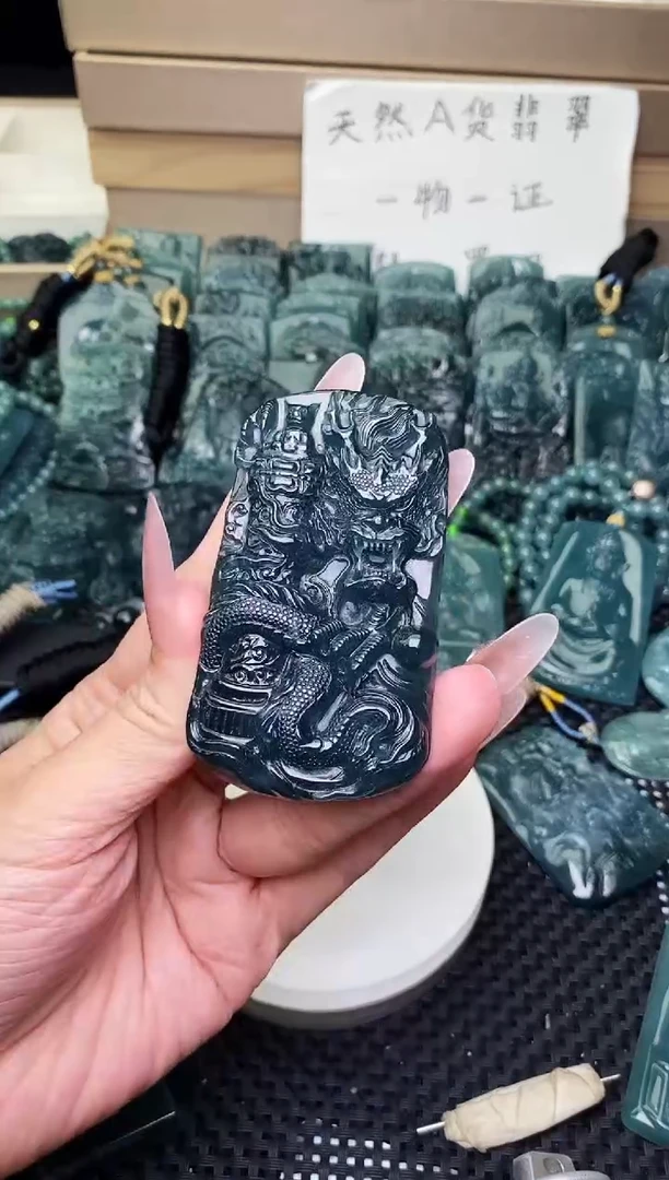 颈饰未镶嵌翡翠