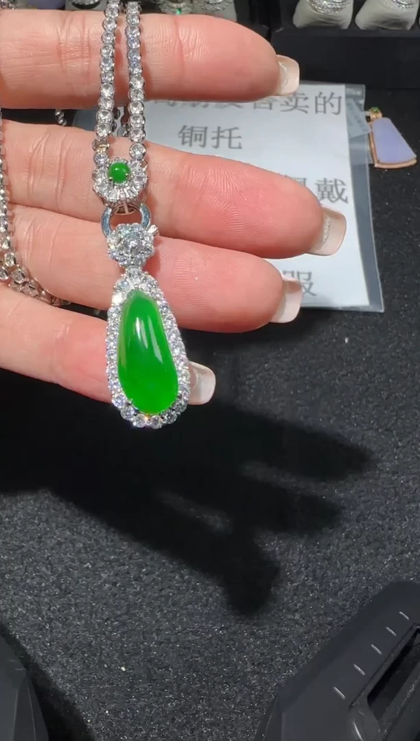 【闪购商品】翡翠吊坠(赠链)未镶嵌多样性发货拍一发一