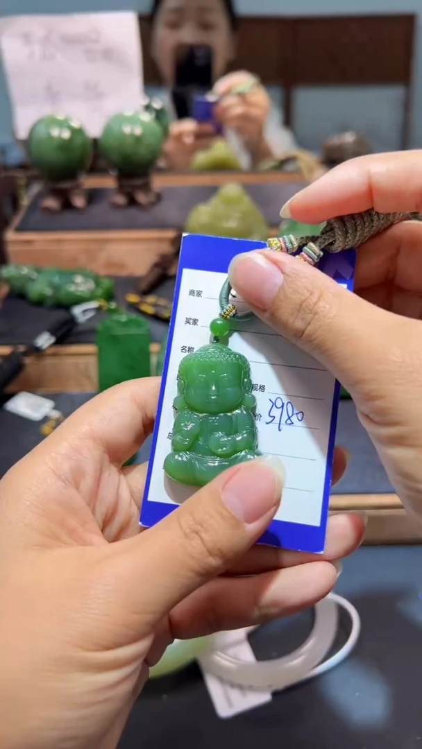 颈饰未镶嵌和田玉（碧玉）1