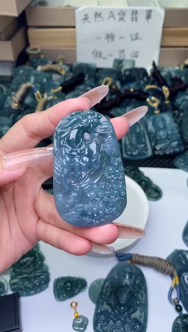 颈饰未镶嵌翡翠