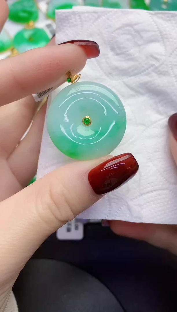 颈饰18K金镶嵌翡翠缅甸天然翡翠a货