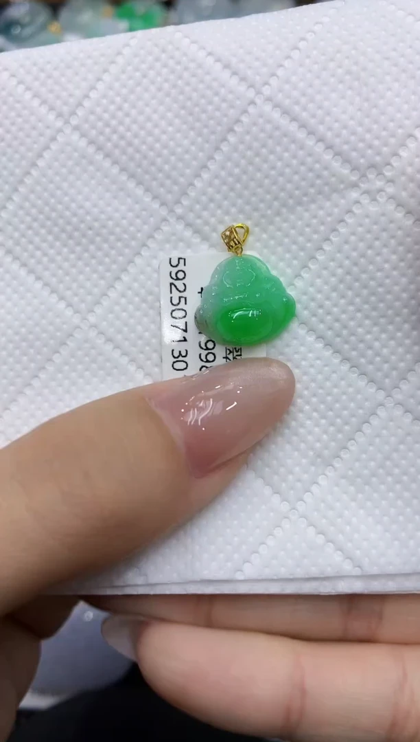 翡翠18K金镶嵌颈饰111111111111