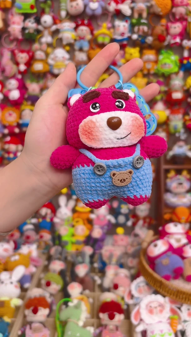 纯手工制作毛线钩织成品草莓熊