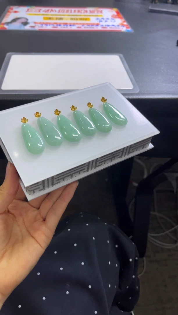 颈饰18K金镶嵌翡翠A27/多样性发一件/配绳子
