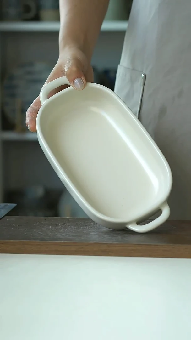 微瑕雾白哑光双耳椭圆烤碗22.5cm@4-2@