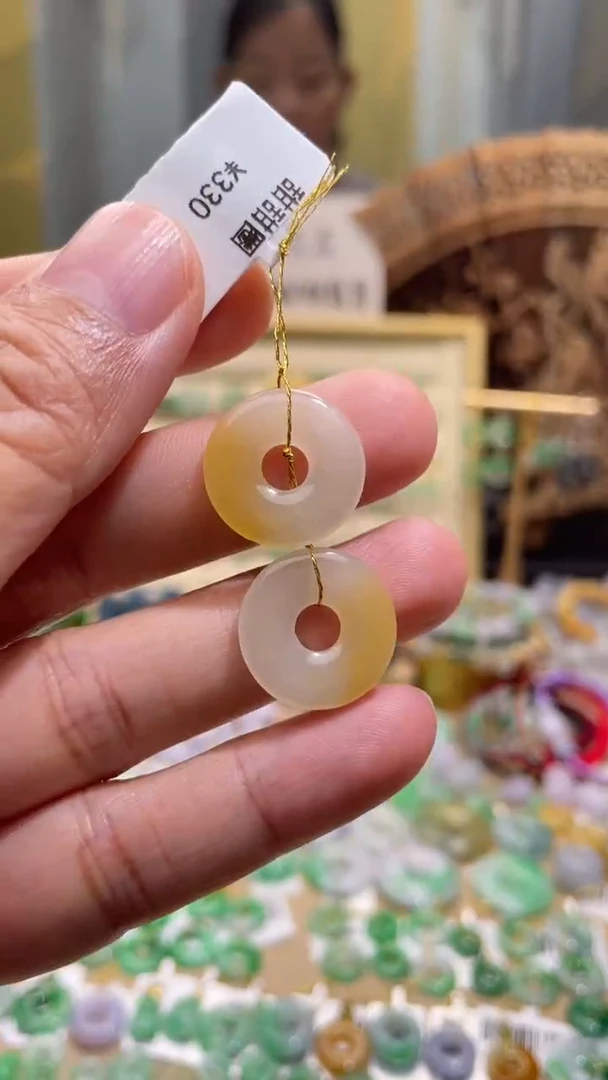 颈饰未镶嵌翡翠甜甜圈一对