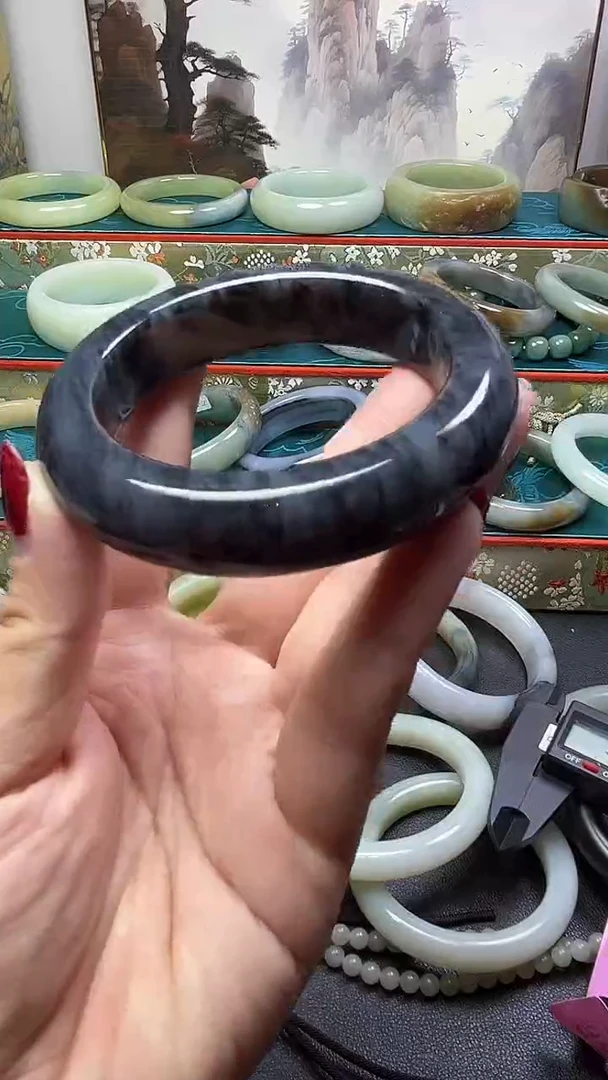 未镶嵌手镯和田玉新疆籽聚墨青花60+