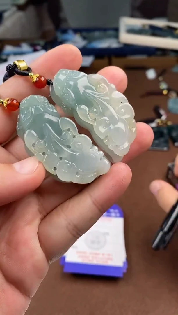 颈饰未镶嵌翡翠  多样性发其一