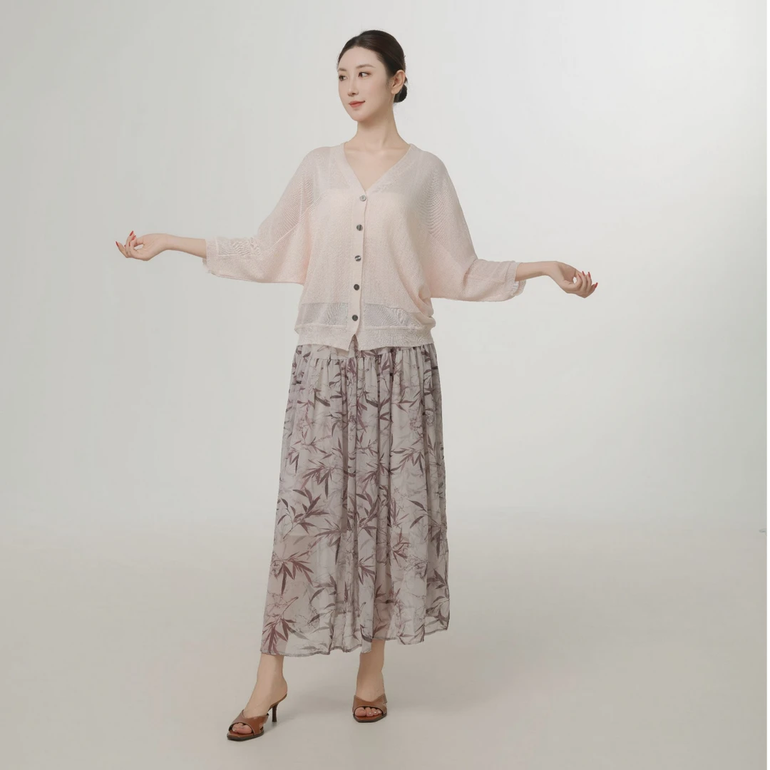 防晒薄款V领粉色针织衫+印花国风竹叶优雅半身裙