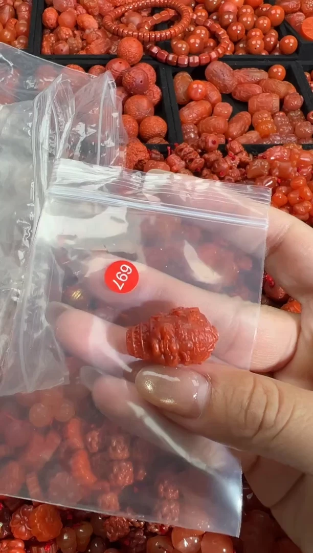 南红玛瑙未镶嵌颈饰1