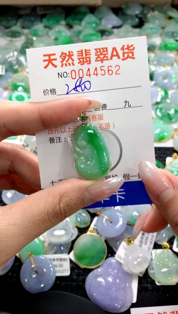 颈饰18K金镶嵌翡翠1111111111111111