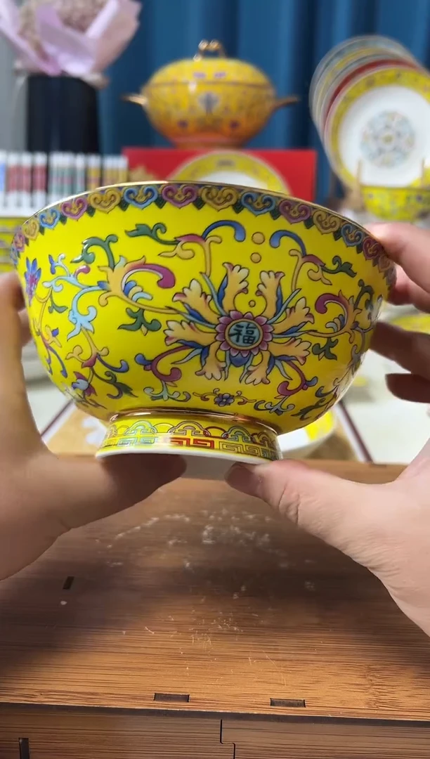 景德镇珐琅彩6英寸描金面碗 帝王黄
