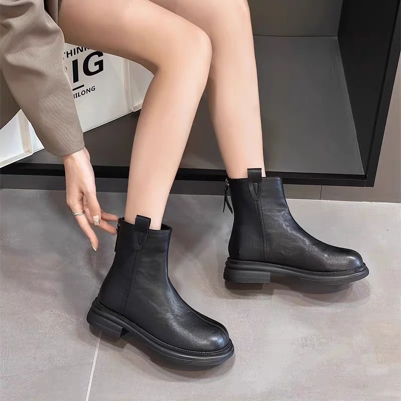 C5085黑色绒里  时尚方圆头粗跟真皮时装女短靴