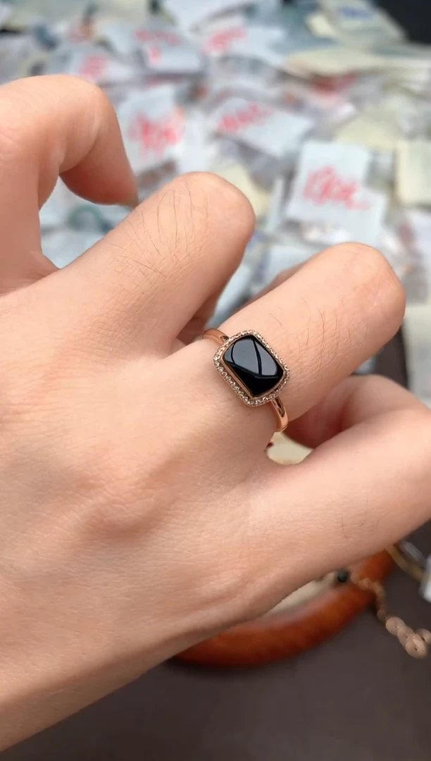 18K金镶嵌挂件翡翠—