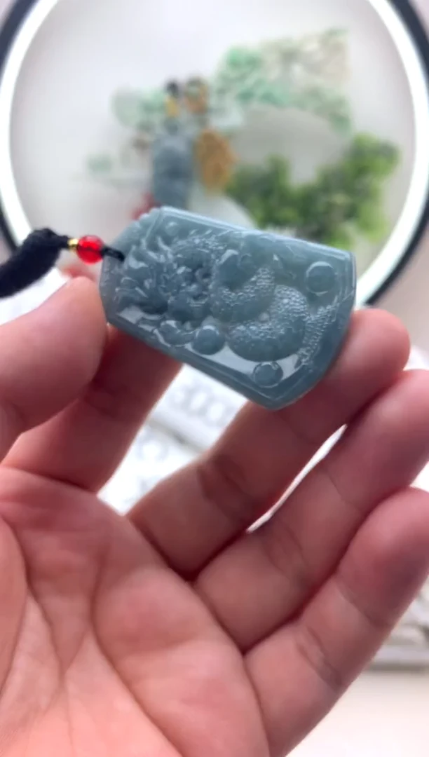 颈饰未镶嵌翡翠龙牌