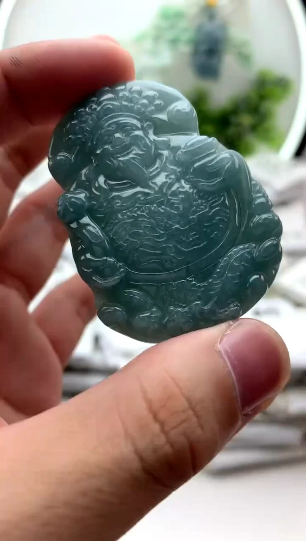 翡翠未镶嵌颈饰财神
