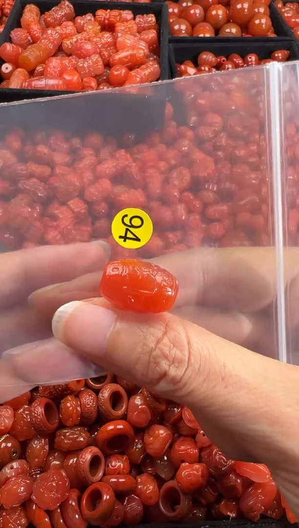 南红玛瑙未镶嵌颈饰1