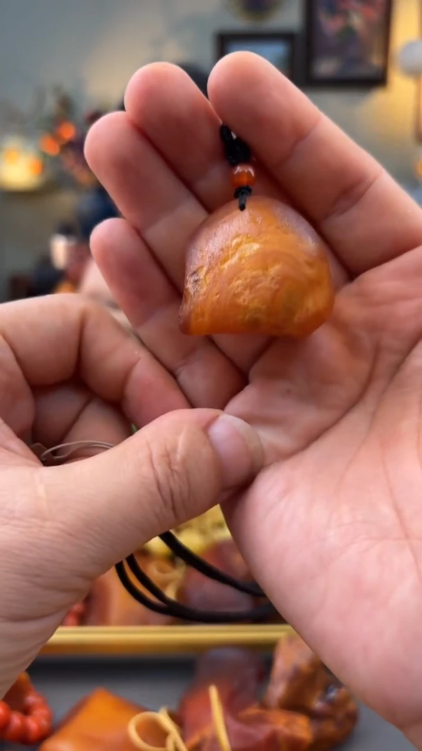 未镶嵌颈饰琥珀吊坠