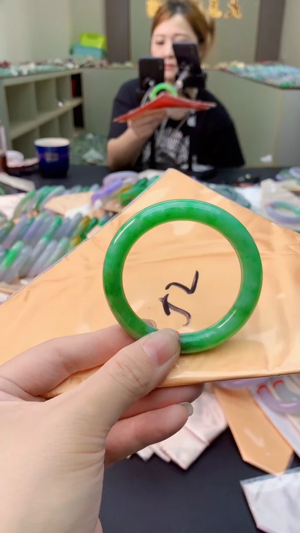 翡翠手镯未镶嵌0952419014