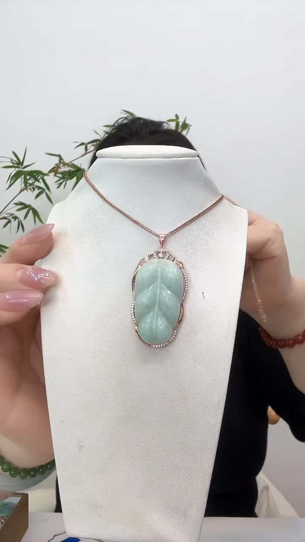 【闪购商品】翡翠吊坠(赠链)银S925镶嵌叶子玫瑰边