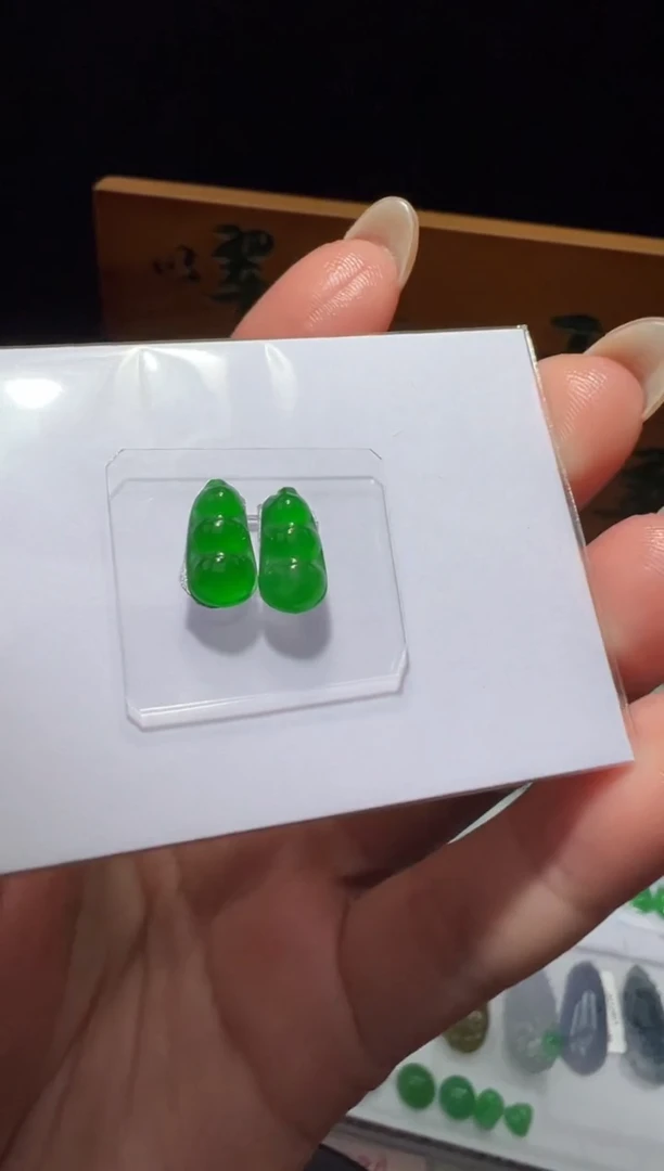 【闪购商品】定制翡翠未镶嵌10*5.4*4豆子