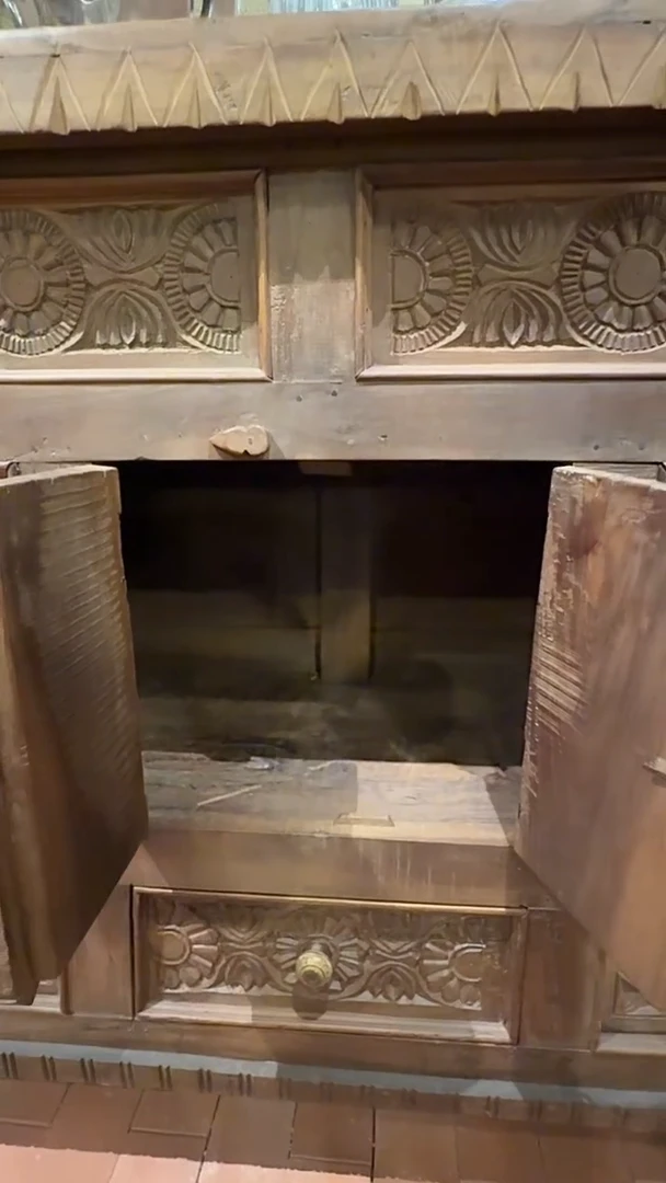 木实木柜子只有一个