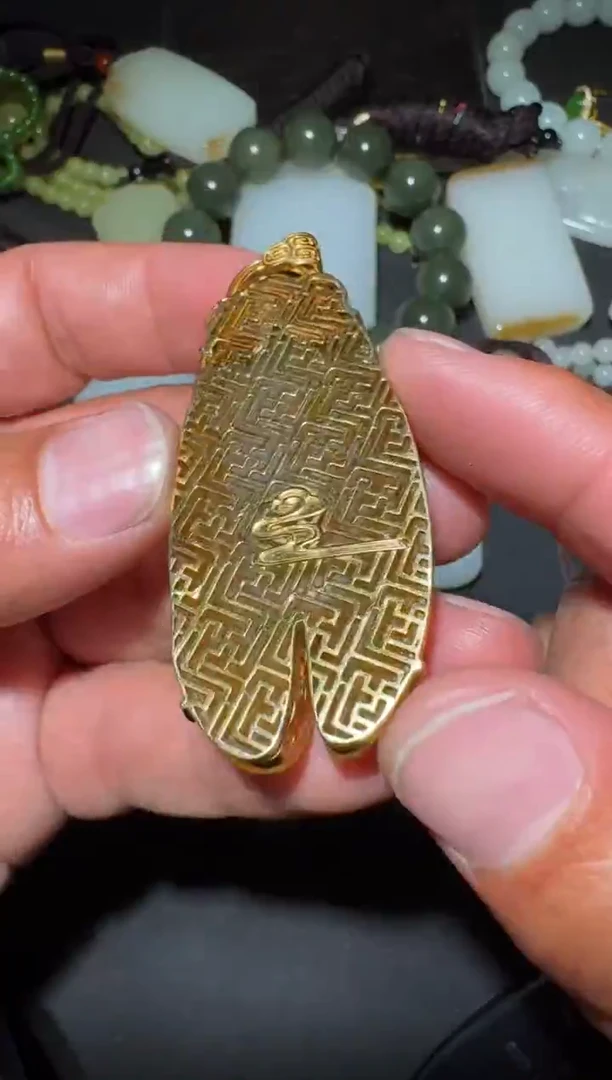 未镶嵌和田玉（糖玉）挂件和田玉