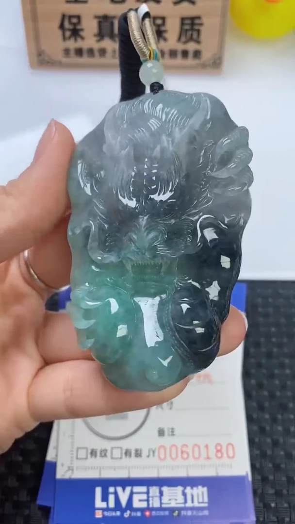 翡翠未镶嵌颈饰