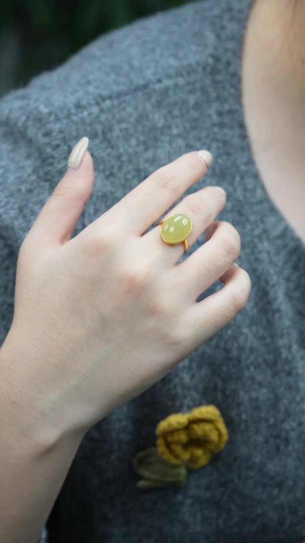 18K金镶嵌戒指和田玉1