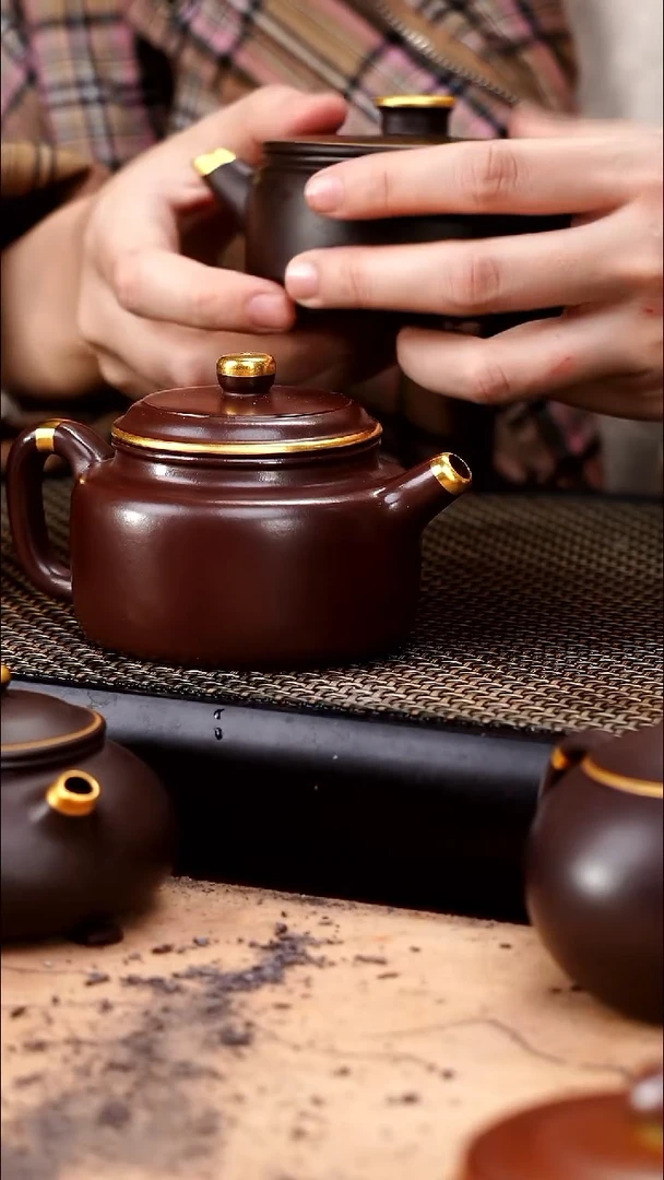 茶壶紫砂寂**吵四号井茄皮紫泥描金薄胎德钟160cc