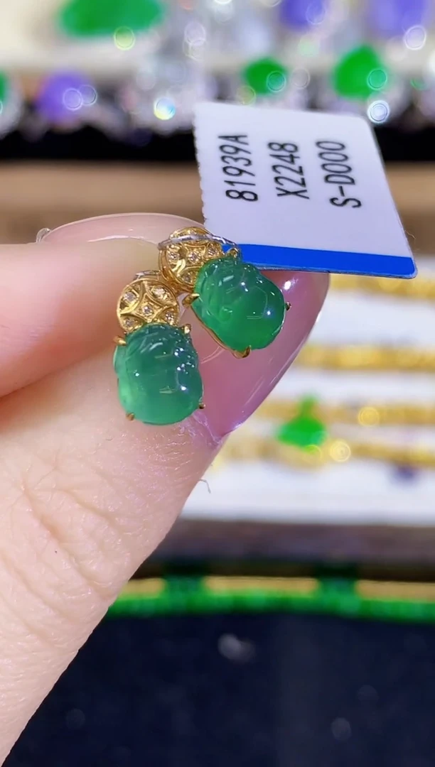 18K金镶嵌翡翠耳饰X2248多样性发其一
