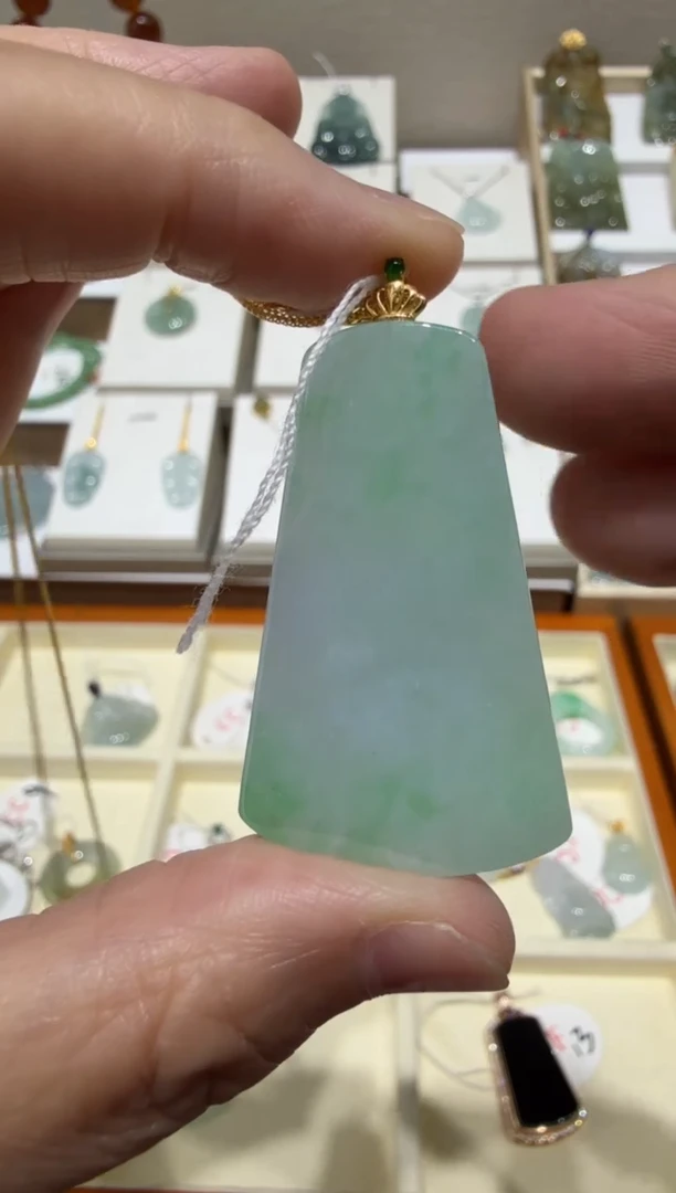 18K金镶嵌挂件翡翠A货翡翠多样性孤品