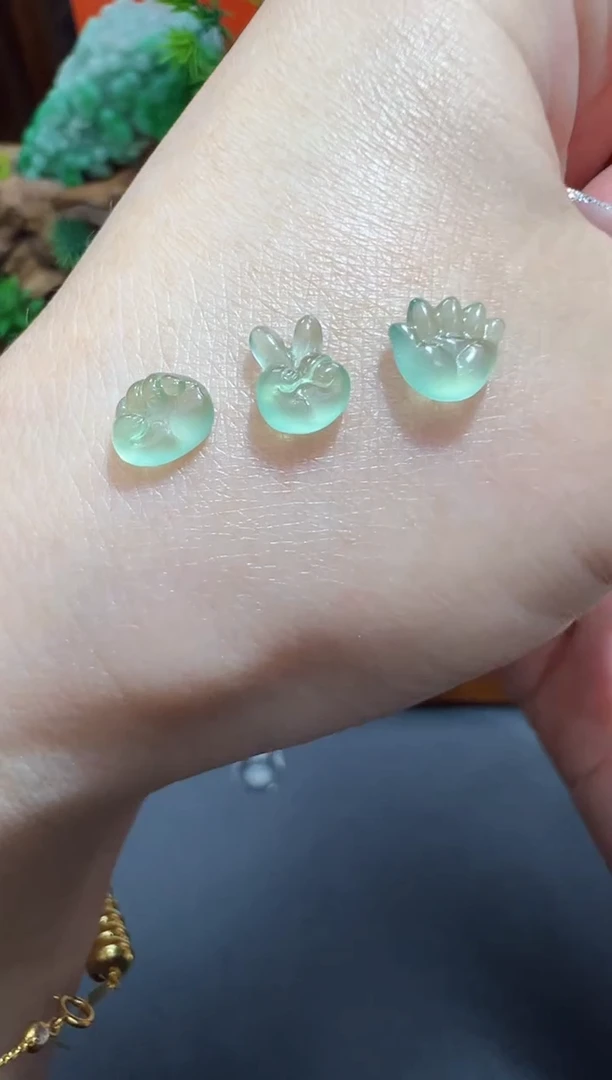 未镶嵌定制翡翠剪刀石头布