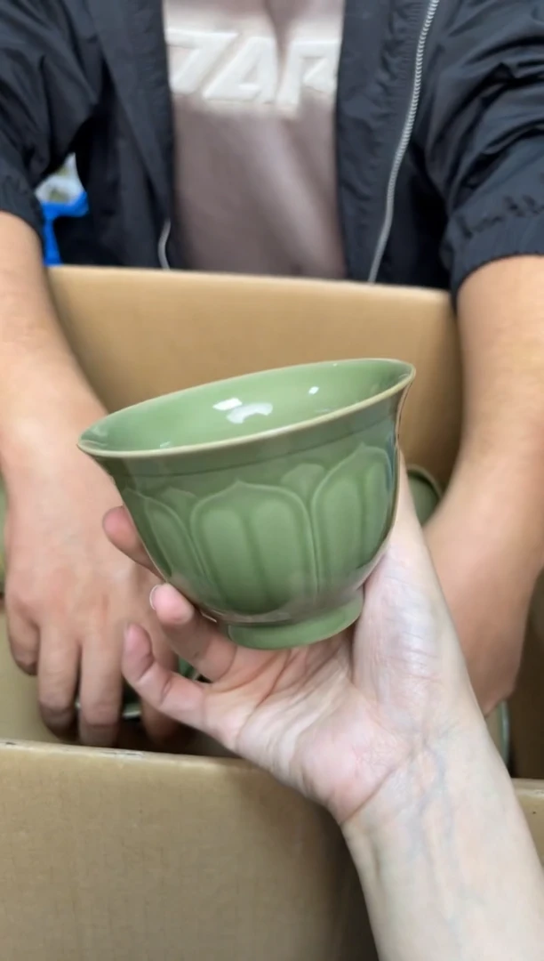 陶瓷橄榄绿莲瓣大压手杯