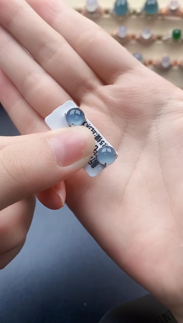 翡翠未镶嵌耳饰一物一证一礼盒