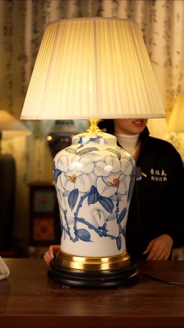 描金玉兰花陶瓷台灯