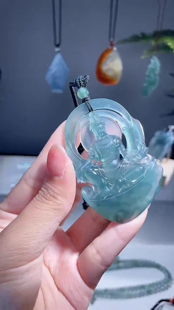 颈饰未镶嵌翡翠观音自在