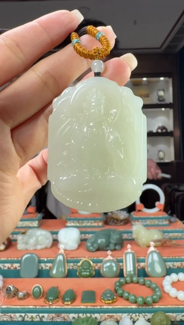 颈饰未镶嵌和田玉佩佩