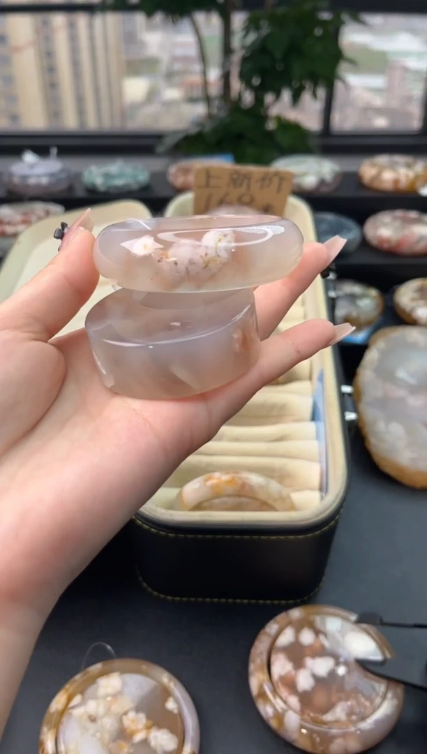 【闪购商品】石英质玉手镯未镶嵌赠送镯心（圈口53