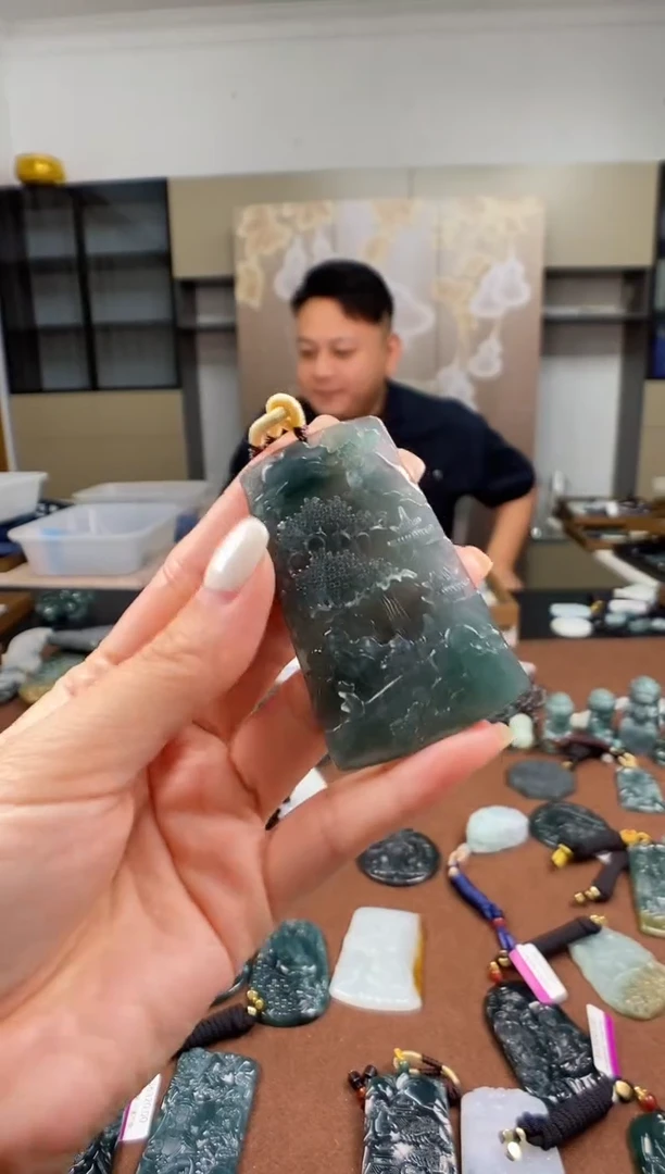 颈饰未镶嵌翡翠 多样性发其一