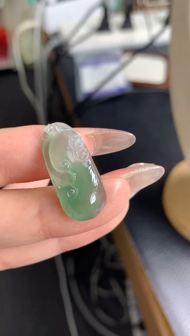 定制翡翠未镶嵌如意
