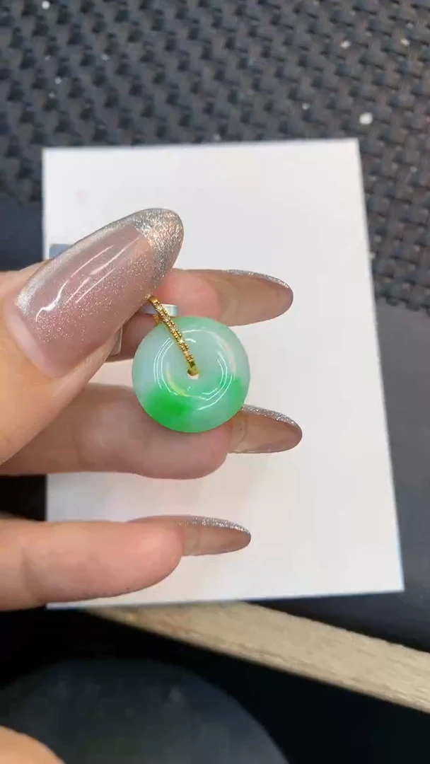 颈饰18K金镶嵌翡翠1