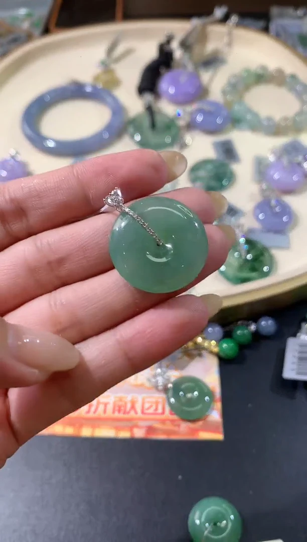 吊坠(不含链)18K金镶嵌翡翠W18|8800