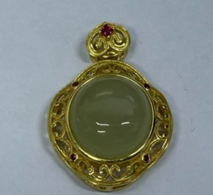 和田玉晴水11.5mm圆珠镂空银镶吊坠