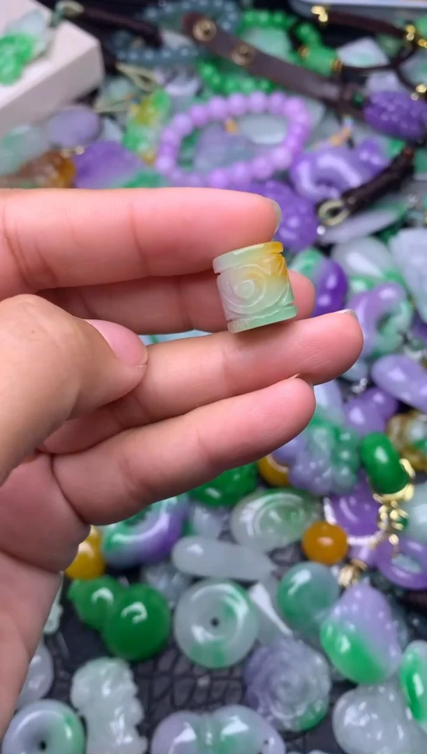 颈饰未镶嵌翡翠缅甸翡翠吊坠