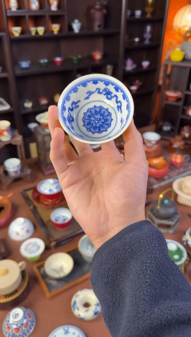 景德镇黄地青花内绘宝相花繁花杯