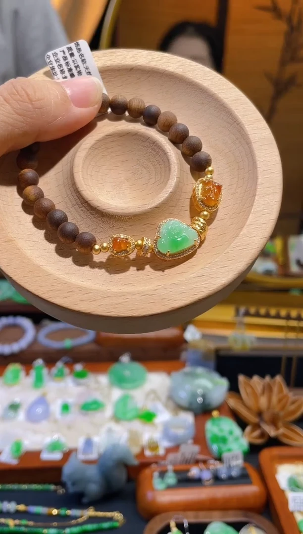 颈饰未镶嵌翡翠手串